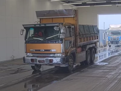 Nissan TRUCK