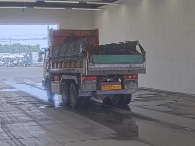 Nissan TRUCK