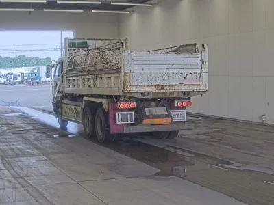 Nissan TRUCK