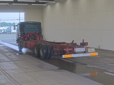Nissan TRUCK
