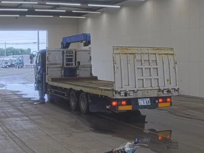 Nissan TRUCK