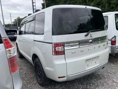 Mitsubishi DELICA D5
