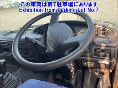 Nissan TRUCK