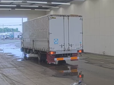 Nissan TRUCK