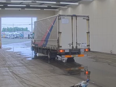 Nissan TRUCK