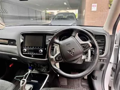 Mitsubishi OUTLANDER PHEV