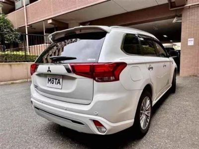 Mitsubishi OUTLANDER PHEV