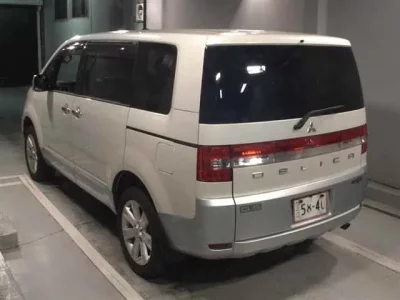 Mitsubishi DELICA D5
