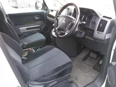 Mitsubishi DELICA D5