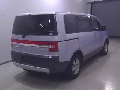 Mitsubishi DELICA D5