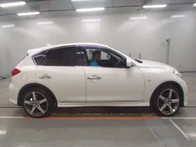 Nissan SKYLINE CROSSOVER