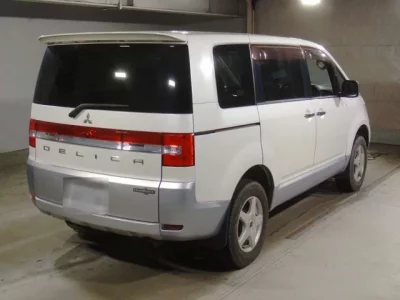 Mitsubishi DELICA D5