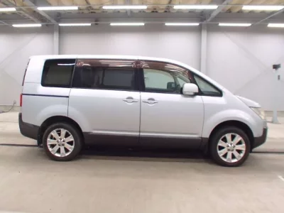 Mitsubishi DELICA D5