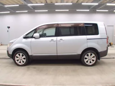 Mitsubishi DELICA D5