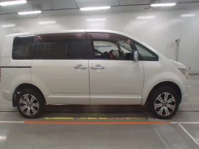 Mitsubishi DELICA D5