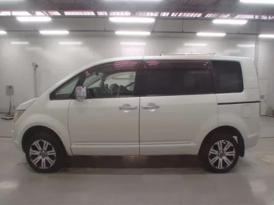 Mitsubishi DELICA D5