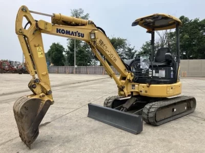 KOMATSU PC30MR-3