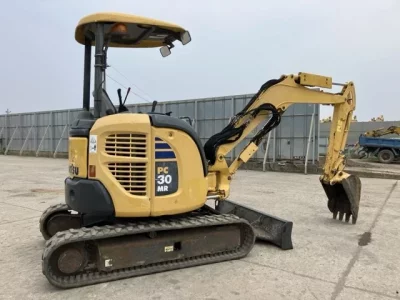 KOMATSU PC30MR-3