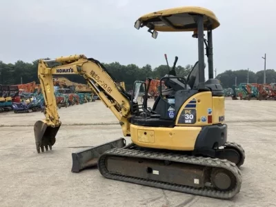 KOMATSU PC30MR-3