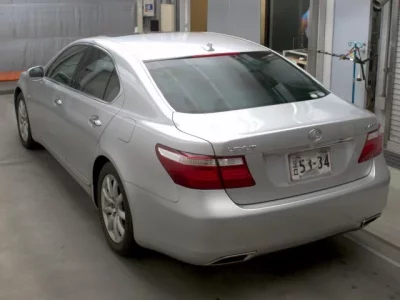 Lexus LS