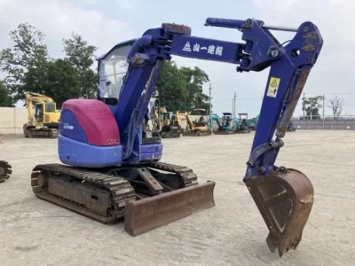 KOMATSU PC30UU-3