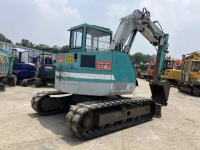 KOMATSU PC75UU-1