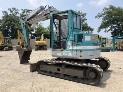 KOMATSU PC75UU-1