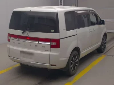 Mitsubishi DELICA D5