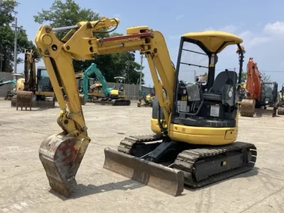 KOMATSU PC30UU-5