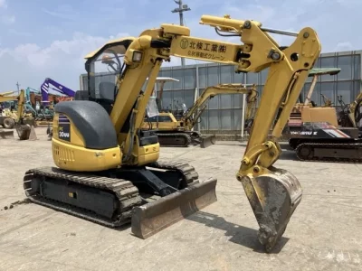 KOMATSU PC30UU-5