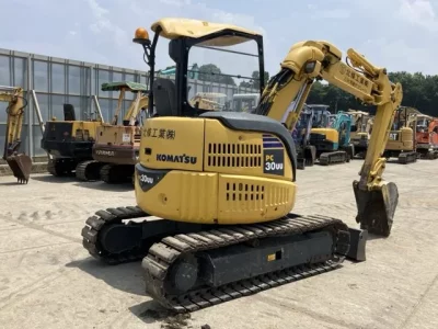 KOMATSU PC30UU-5