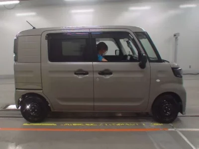 Suzuki SPACIA BASE