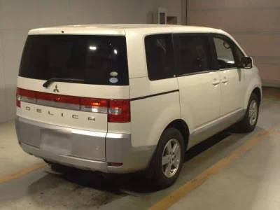 Mitsubishi DELICA D5