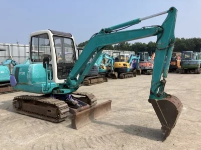 KOMATSU PC30-7E