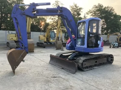 KOMATSU PC75UU-2