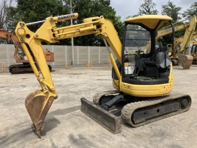 KOMATSU PC30UU-5