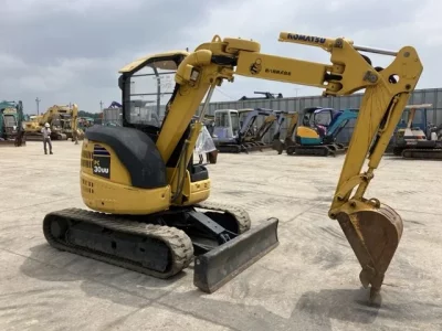 KOMATSU PC30UU-5