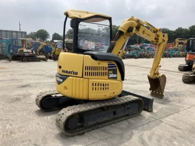 KOMATSU PC30UU-5