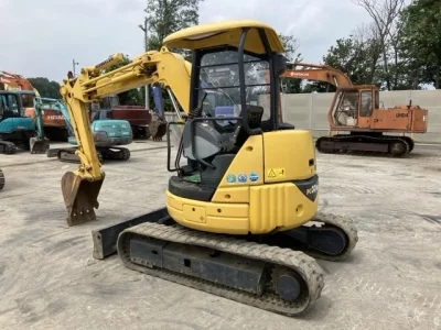 KOMATSU PC30UU-5