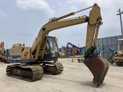 KOMATSU PC100