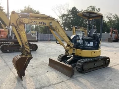 KOMATSU PC30MR-3