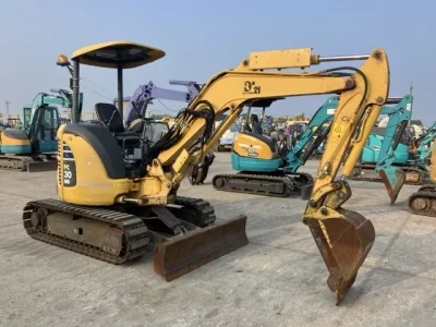 KOMATSU PC30MR-3