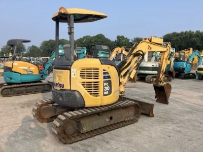 KOMATSU PC30MR-3