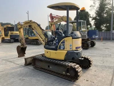 KOMATSU PC30MR-3