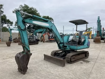 KOMATSU PC30-7