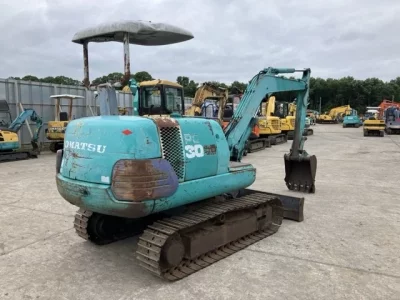 KOMATSU PC30-7