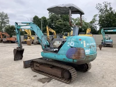 KOMATSU PC30-7
