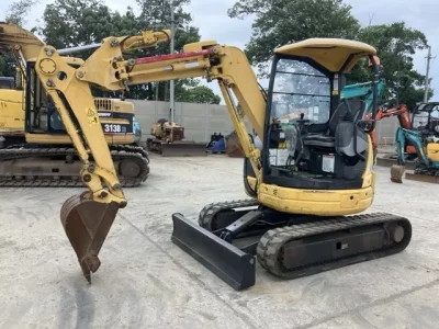 KOMATSU PC30UU-5