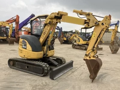 KOMATSU PC30UU-5