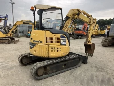 KOMATSU PC30UU-5
